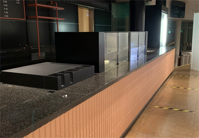 Thekenumbau mit Fliesen, umlackieren der Bestandsteile Rückwand lackieren, neue Regale